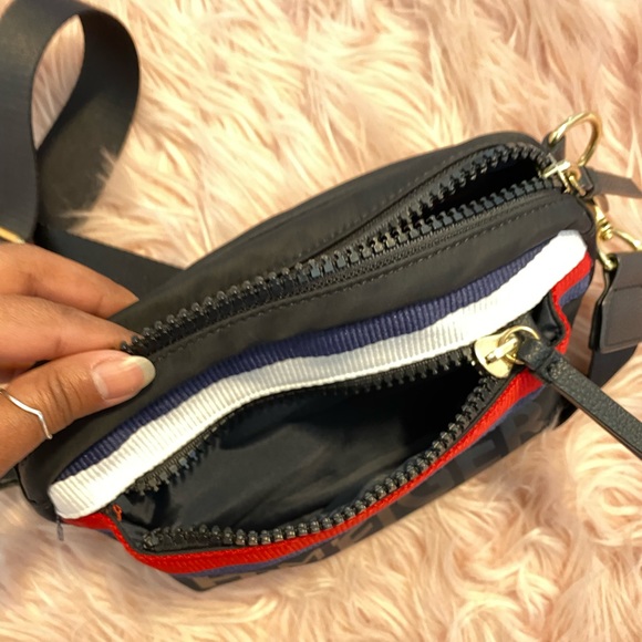 Tommy Hilfiger Crossbody Bag - Picture 5 of 11